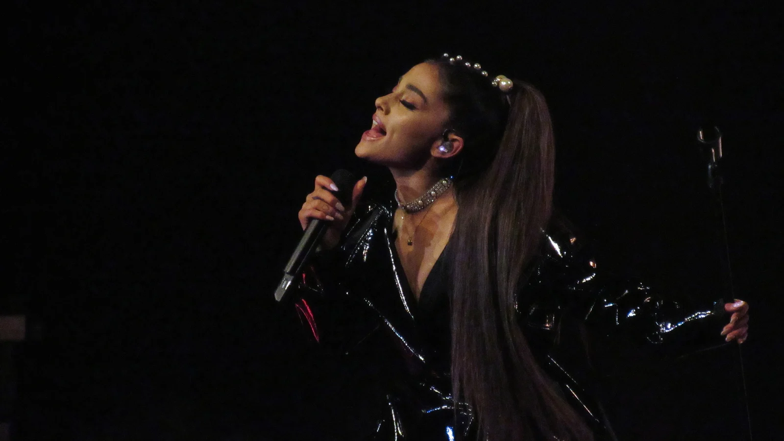 Dangerous Woman Tour 2/19/17