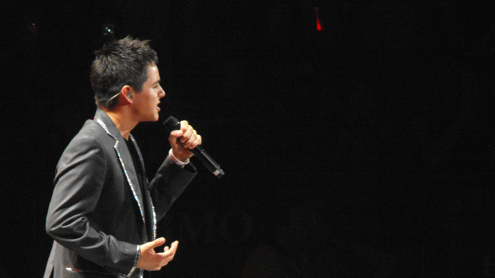 I am the originator of this photo. I hold the copyright. I release it to the public domain. This photo depicts the American singer David Archuleta performing during American Idol's season 7 tour.