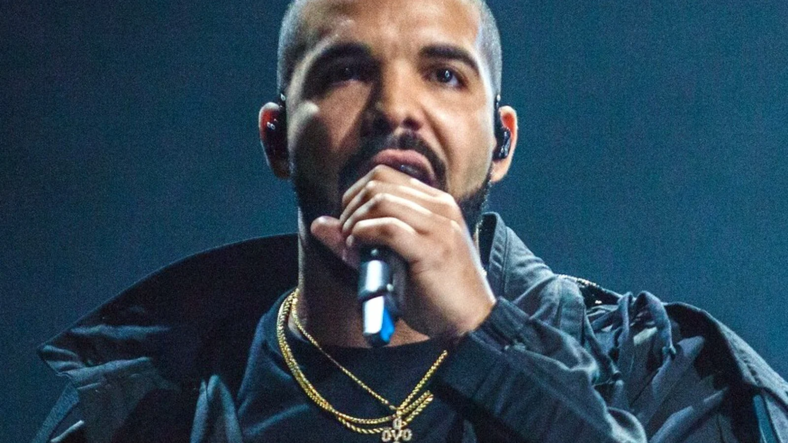 Drake performing in July 2016