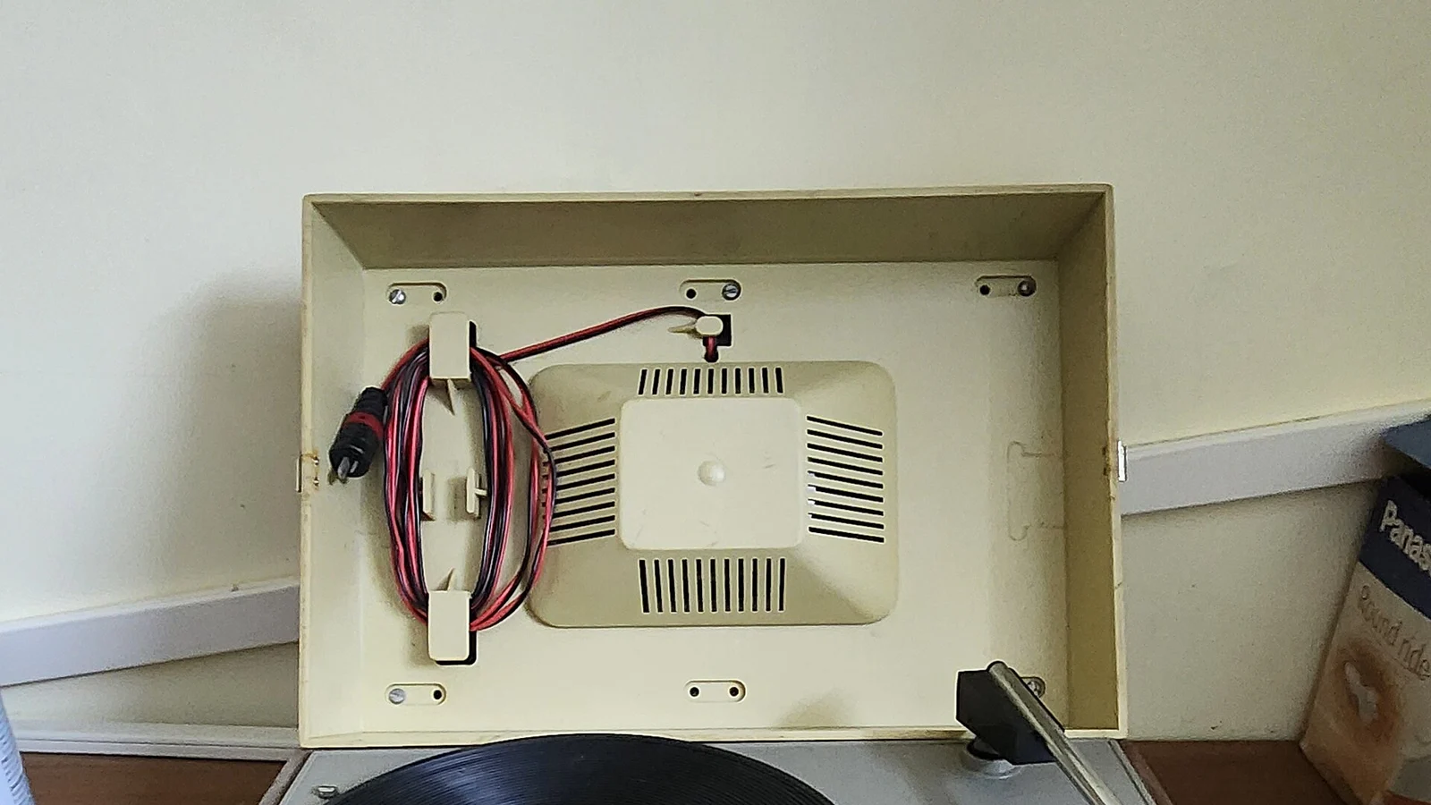Portable LP / gramophone / phonograph / record player encased in a box of pure wood, manufactured by the HMV corporation