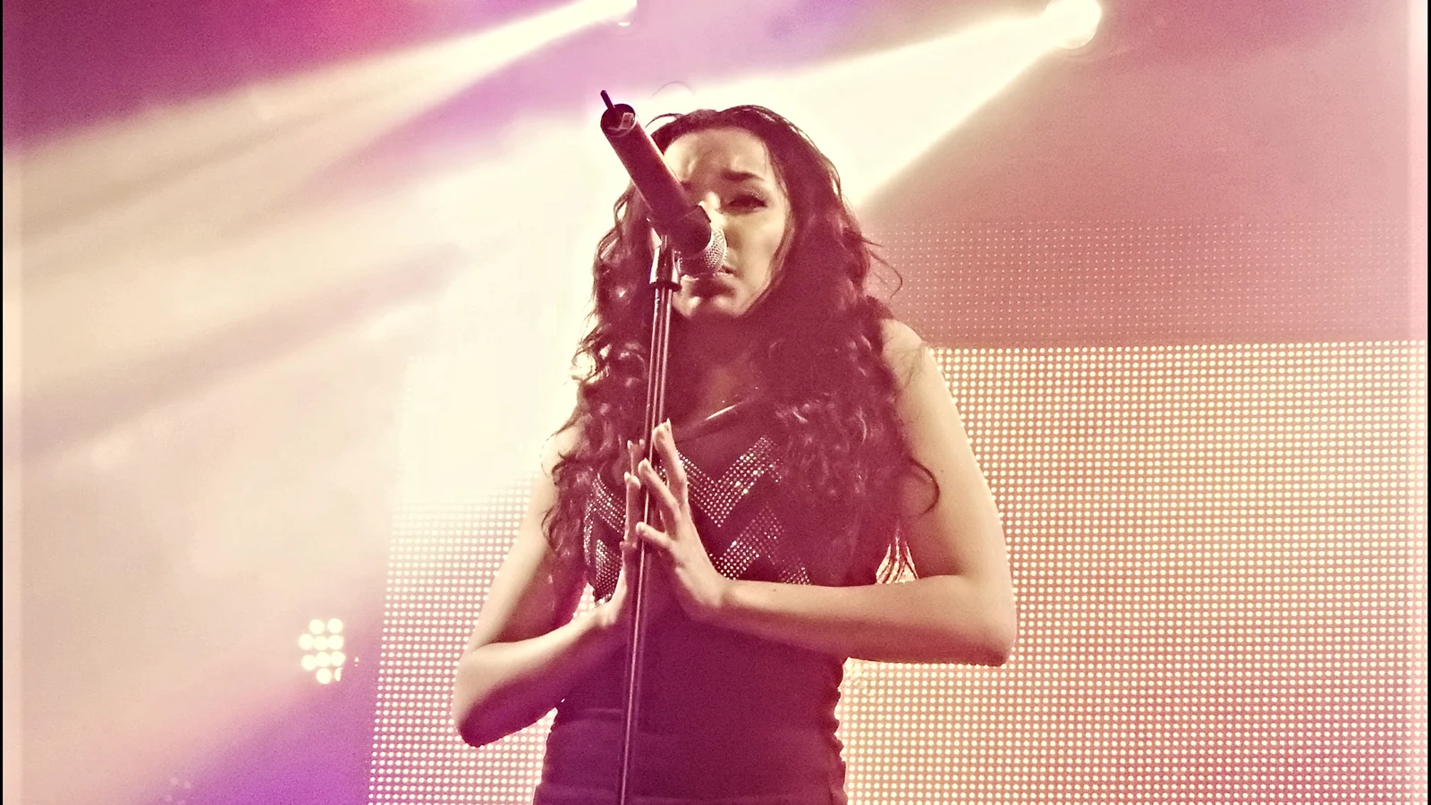 Tinashe, Heaven, London