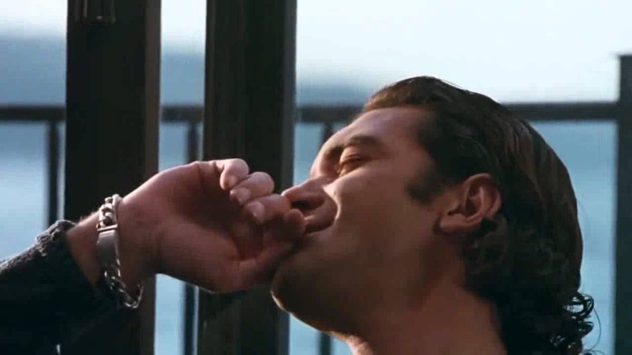 Assassins (Antonio Banderas laptop scene)