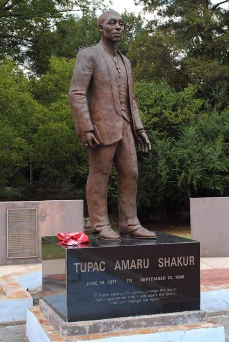 Hip Hop Fans Divided On Newly Unveiled Tupac Shakur Statue 2