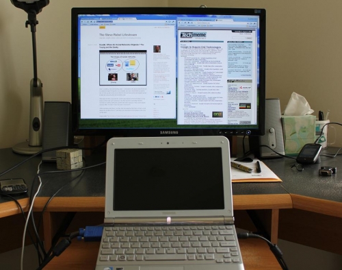 Hook Your Netbook Up To A Monitor For Easier Browsing