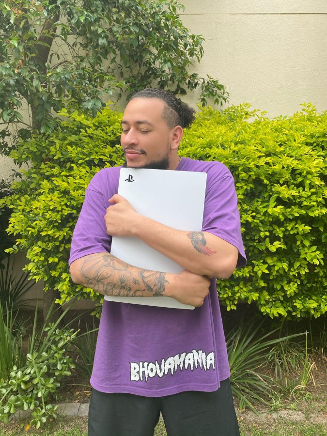 Aka Celebrates His Ps5 Gift From Nelli Tembe 3