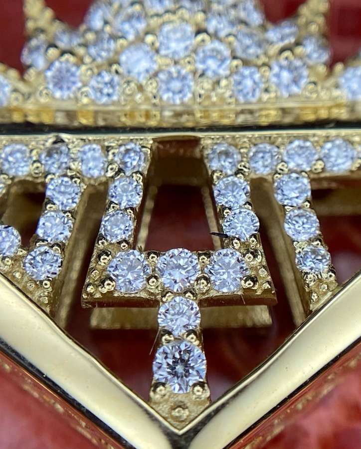 Boity Shows Off New Diamond Customized Chain 5