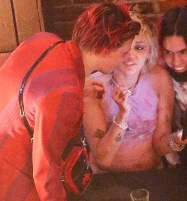 Miley Cyrus &Amp; Yungblud Get Cozy During Night Out (Photos) 4