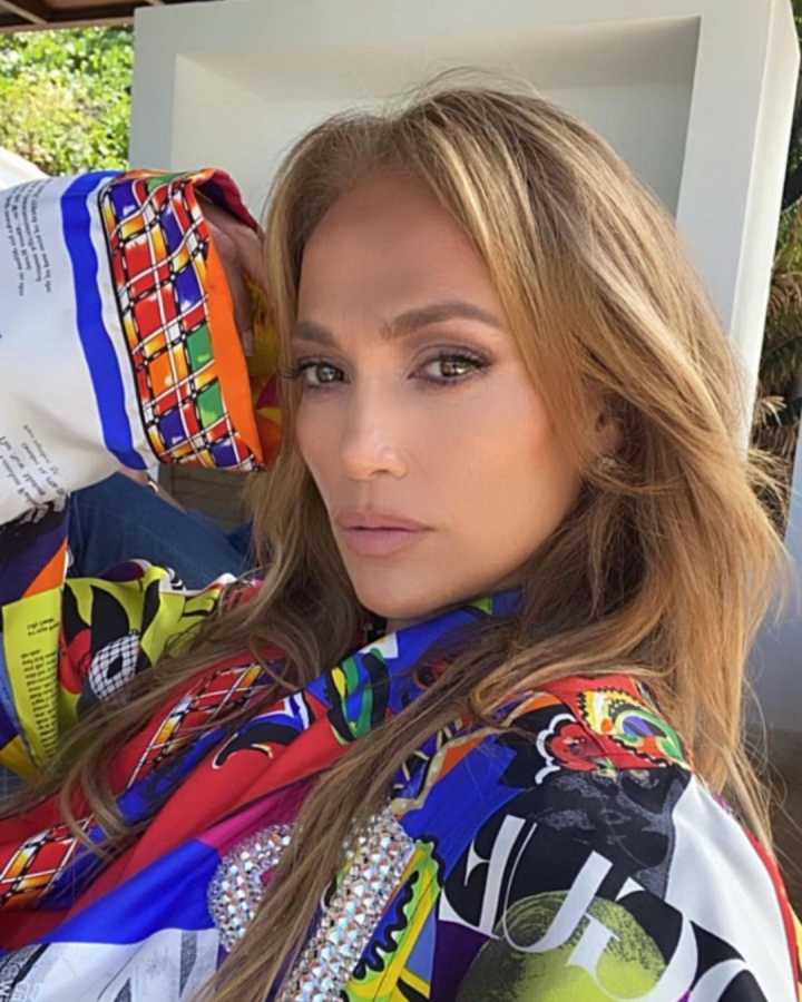 Jennifer Lopez Looks So Young In New Bubble Bath Post