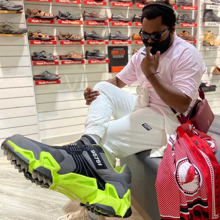 Sjava'S Foot Is Too Small For This Shoe 3