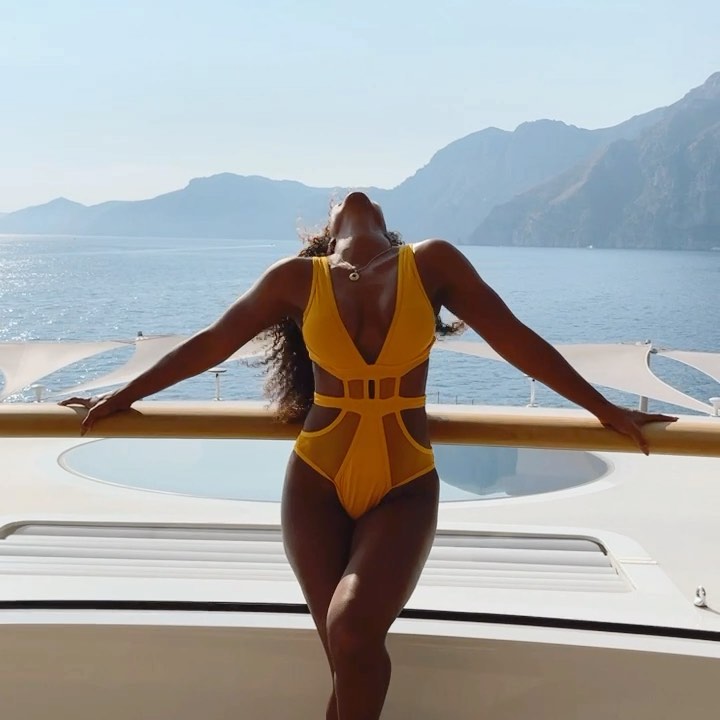 Mzansi Reacts As Kelly Rowland Shares Pics Rocking The Same Swimwear As Anele Mdoda 3