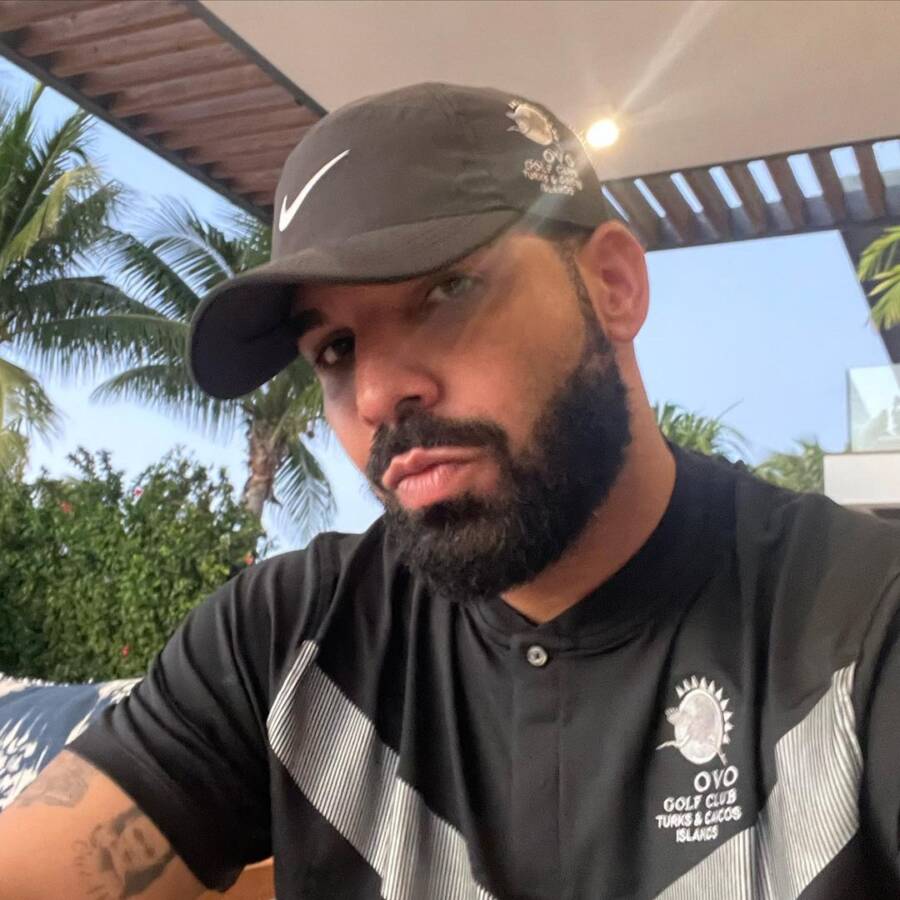 Snaps: Drake’s Shirtless Photos Lead Ignites Twitter