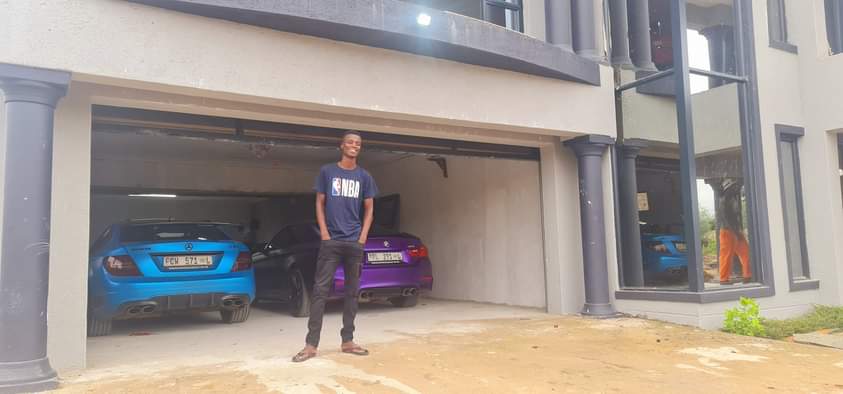 Pic: King Monada Celebrates Completing His New Mansion 3