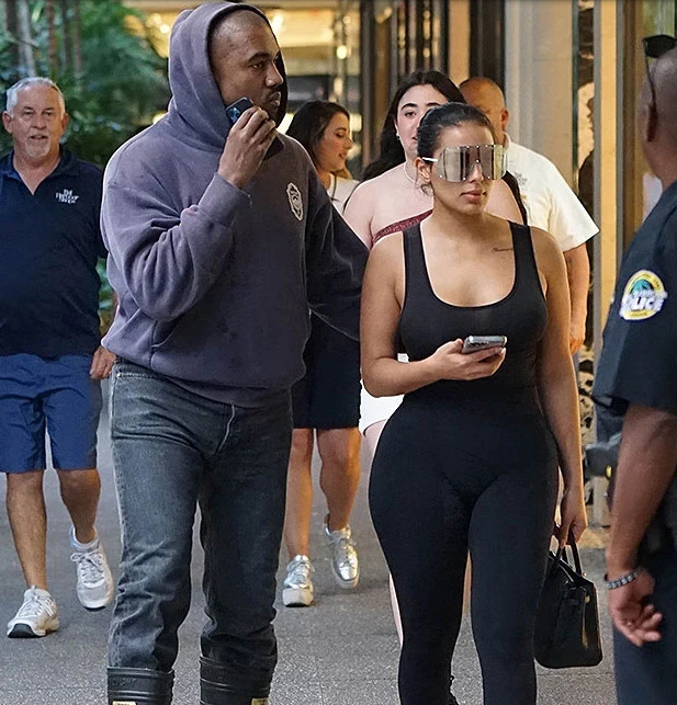 Kanye West'S Night Out With Chaney Jones Rocking Kim Kardashian Glasses 2