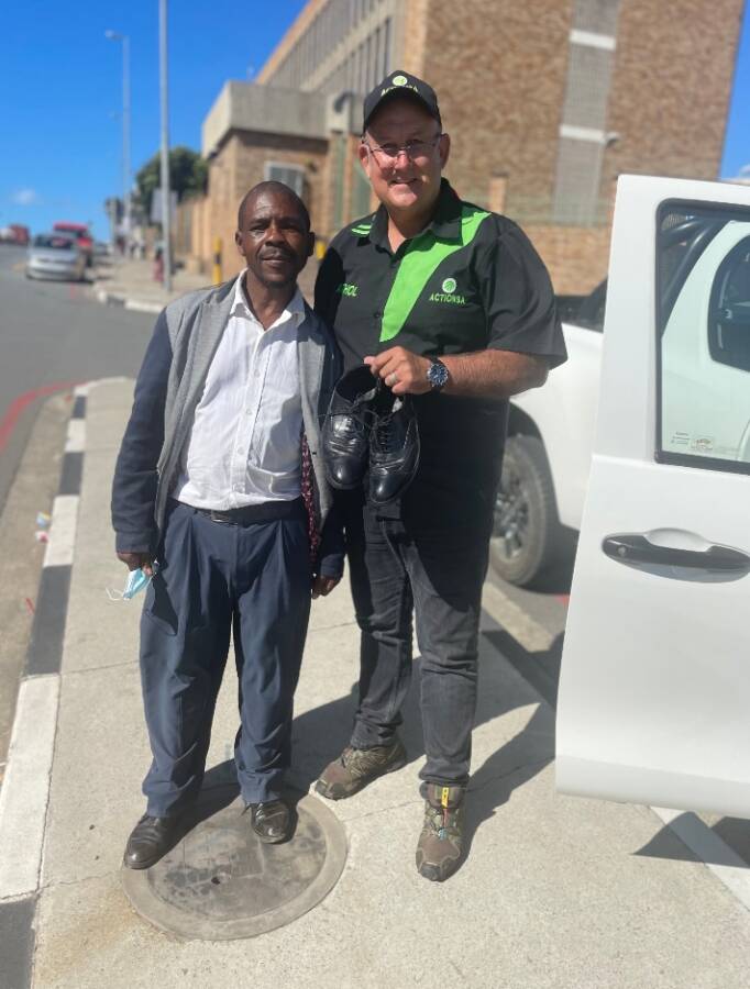 Mixed Reactions As Action Sa'S Trollip Donates Shoes Shoes To Black Man &Amp; Shares Pictures 7