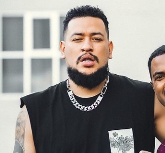 Video: AKA Loses Sneakers During Live Performance In Malawi