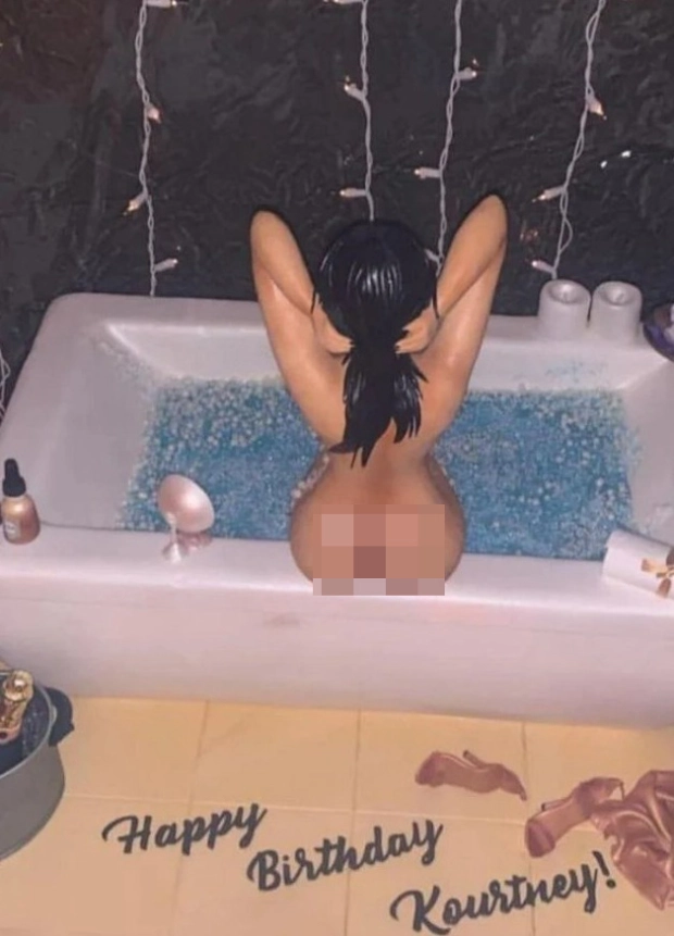 Kourtney Kardashian'S Nude Cake Intrigues Fans 2