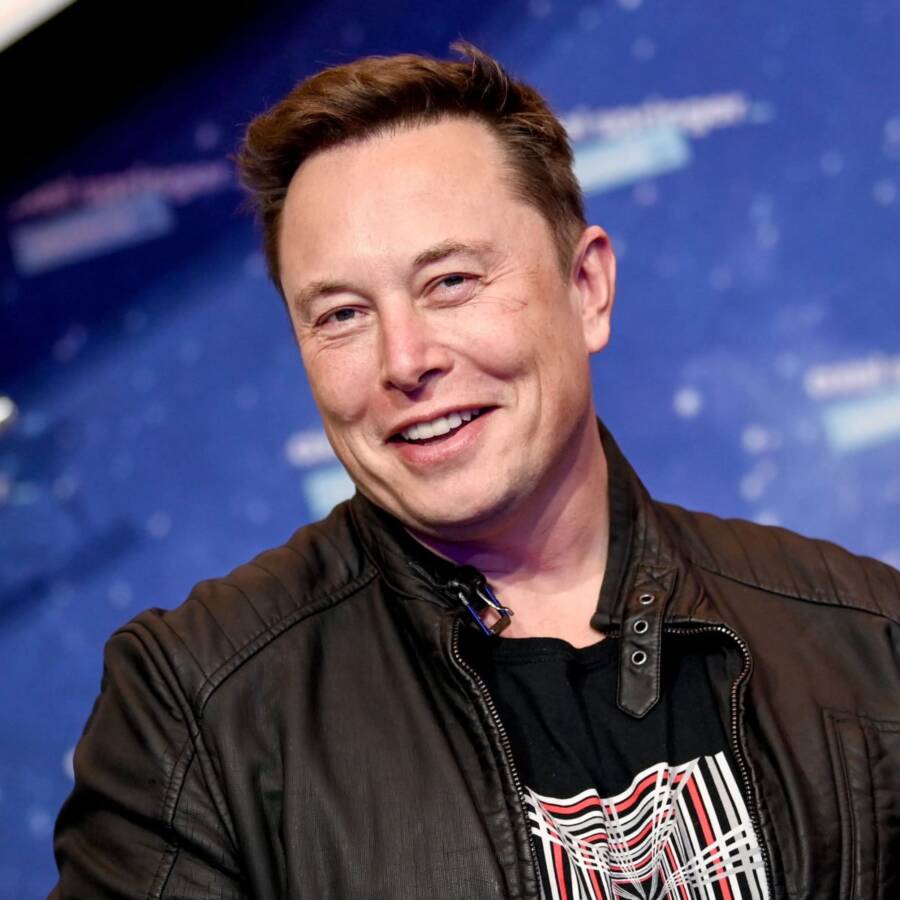 Elon Musk Clarifies Statement About Buying Manchester United