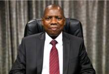 Zweli Mkhize Biography: Age, Wife, Family, Qualifications, Education, Daughter, House, Weight Loss & Siblings