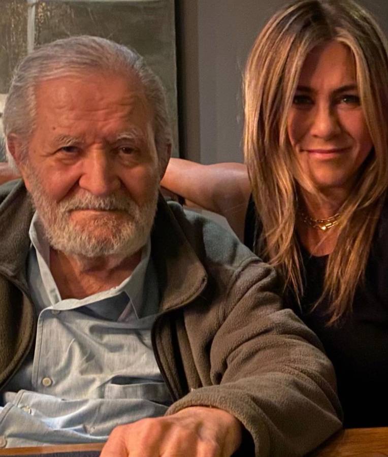 Jennifer Aniston Losses Father John Aniston On Veteran'S Day 3