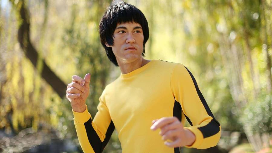 Studi Baru Menyarankan Bruce Lee Meninggal Akibat Konsumsi Air Berlebihan