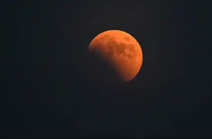 See Photos Of This Morning’s Lunar Eclipse