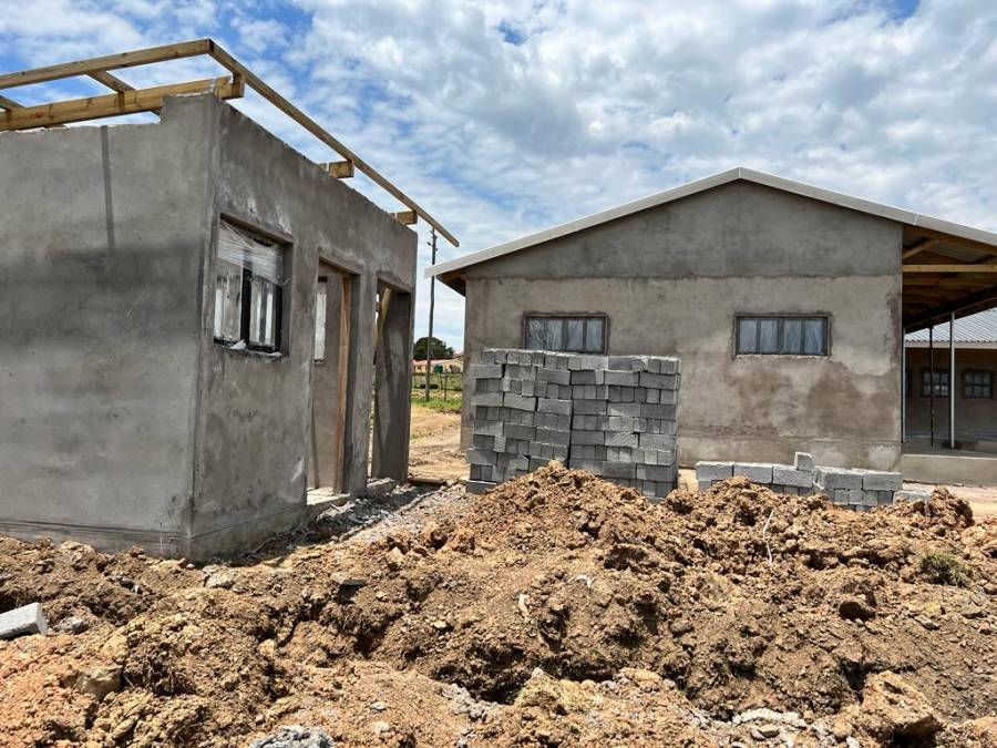 Mixed Reactions As Anele Mdoda'S Father Builds School In Their Village 4