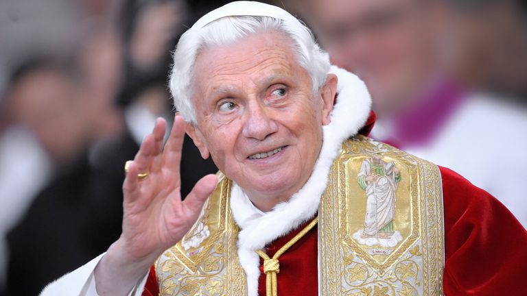 Berbaring Dalam Kenegaraan Di Vatikan Dimulai Untuk Paus Benediktus XVI