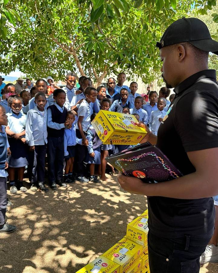 South Africans Praise Skeem Saam Star Clement Maosa As He Gifts Shoes To Needy Students (Pictures) 4