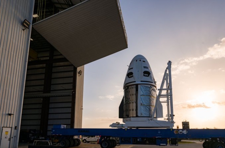 Spacex Dragon Endeavour Capsule Arrives At Launch Site For February 27 Mission 1