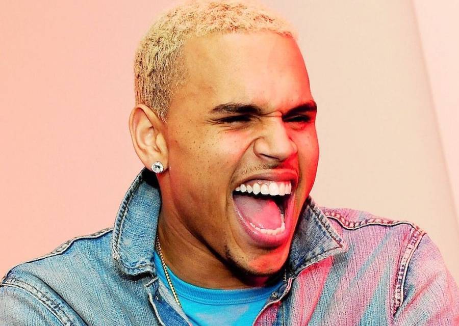 Chris Brown Does ‘Tobetsa’ Dance Moves