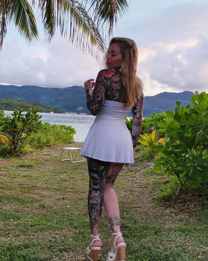 In Pictures: Rhod'S Jojo Robinson &Amp; Husband On Vacation To A Private Island In Seychelles 2