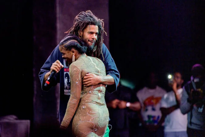 Big Surprise For Ari Lennox As J. Cole Joins Her On Stager Fot Her Final Tour Performance