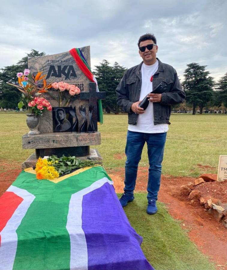 In Pictures: Emotional Moment As Aka'S Parents Take His Metro Fm Awards To His Graveside 4