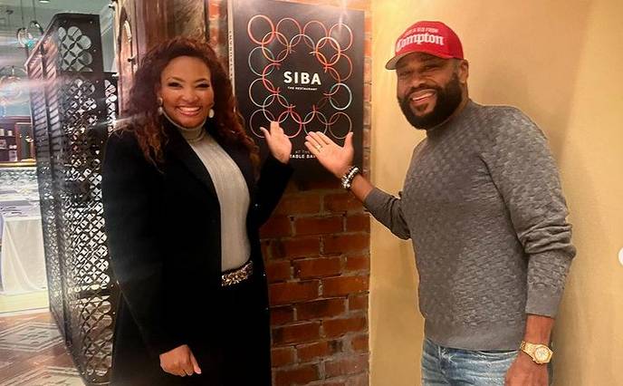 Fans Congratulate Chef Siba Mntongana As Her Restaurant Hosts American Actor Anthony Anderson