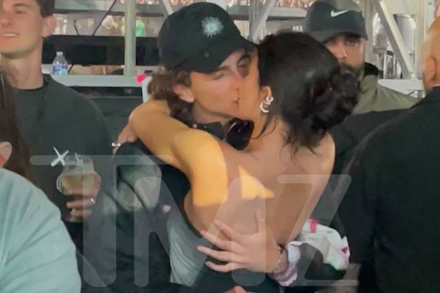 Kylie Jenner &Amp; Timothée Chalamet Go Public With Their Relationship, Lock Lips At Beyoncé Show 1