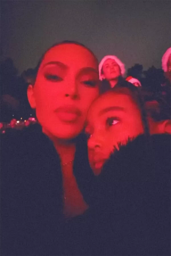 Kim Kardashian And Daughters Enjoy Mariah Carey'S Christmas Concert 3