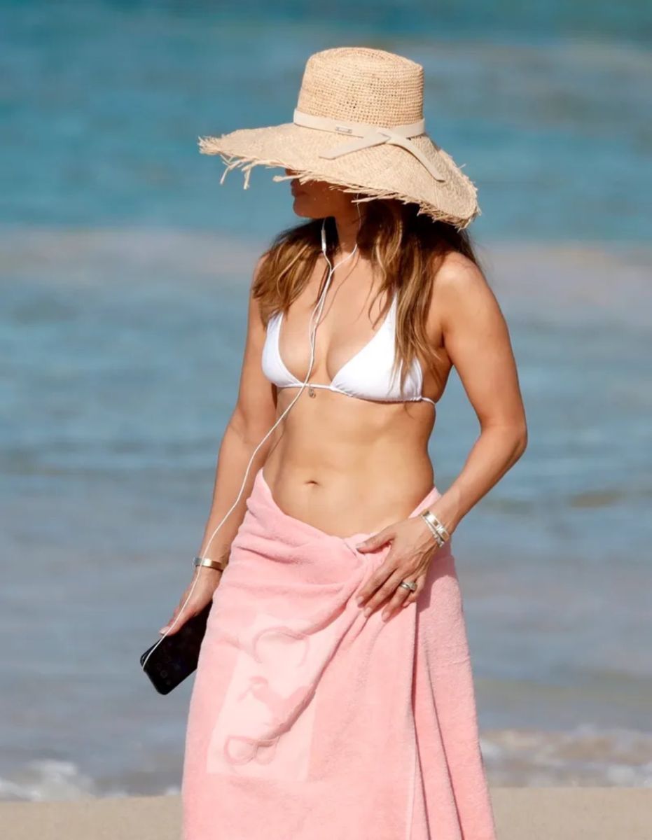 Jennifer Lopez And Ben Affleck Enjoys A Sun-Soaked Vacation 8