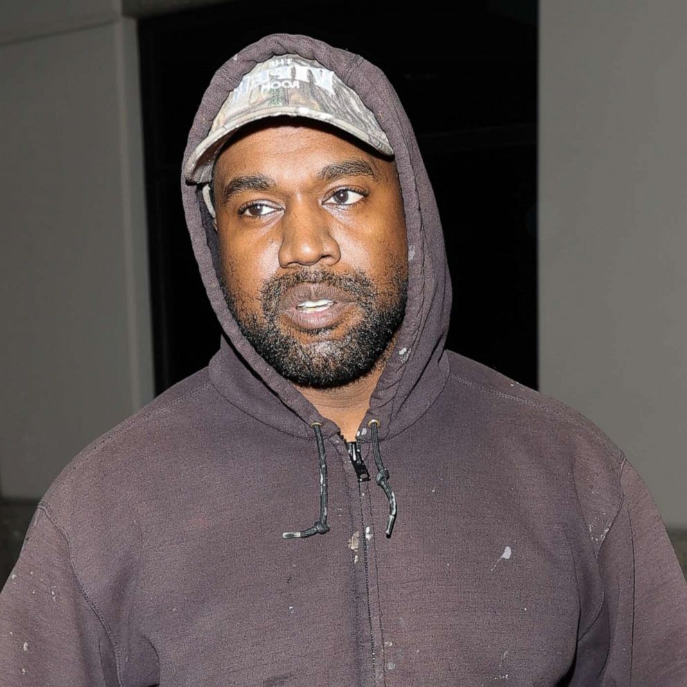 Shoeless Kanye West Snahs Attention Again Amid Plans For New Album