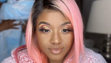 Naledi Aphiwe Reacts As Babes Wodumo Pays Her A Visit, Showers Her With Gifts 11