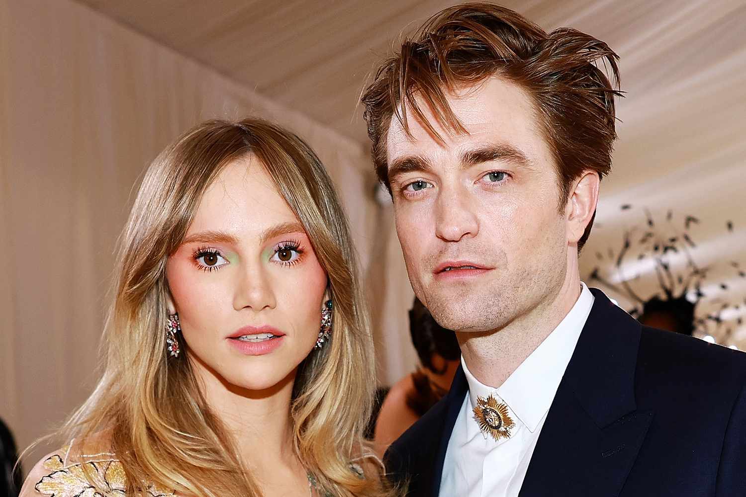 Suki &Amp; Robert Pattinson Engaged, Expecting First Child Together