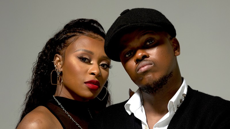 A Kiss &Amp; More: Murdah Bongz &Amp; Dj Zinhle Spice Up Their In New Ways - Watch
