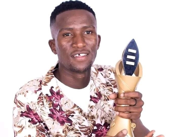 Maskandi Star Menzi Mabizela Dropped By Record Label - Everything You Need To Know
