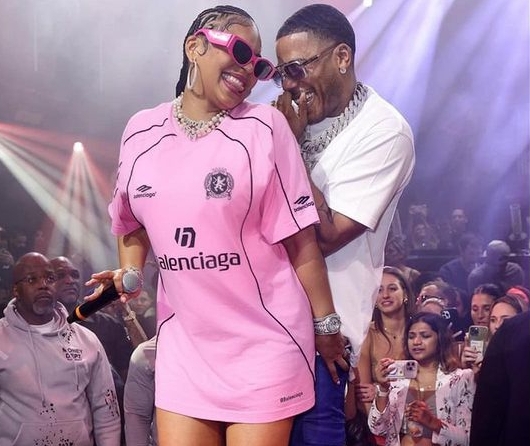 Ashanti Owns The Stage In Performance Amid Pregnancy Rumours 1