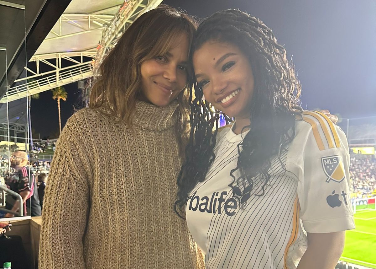 Priceless Moment Halle Bailey Met Halle Berry At Soccer Game 4