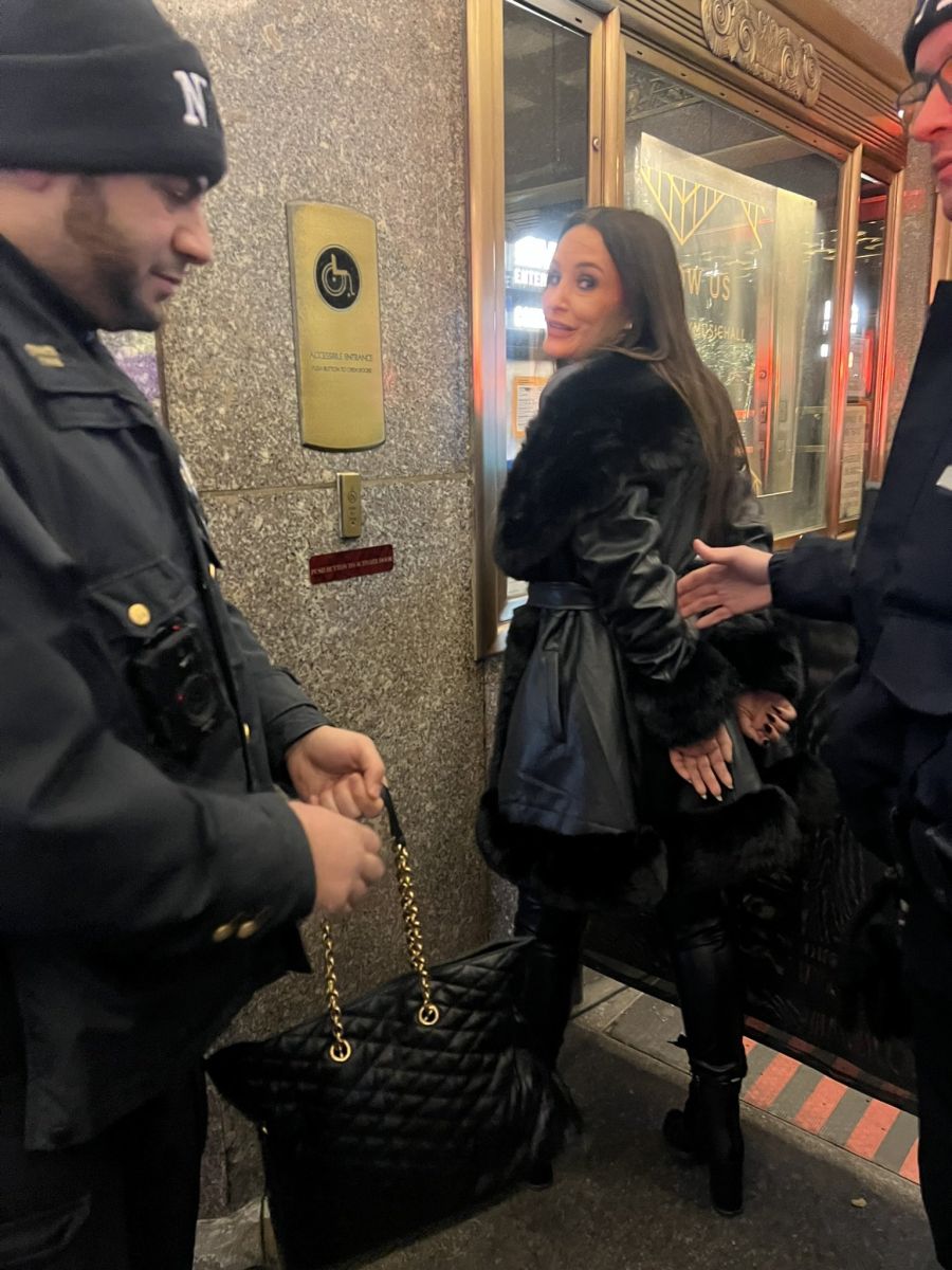 Unprecedented Incident: Lisa Ann Arrested At Comedy Show In Nyc 3
