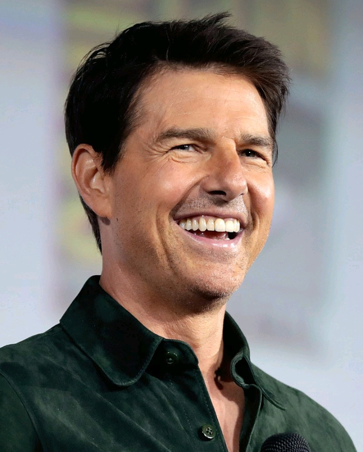 Tom Cruise Thrills Birthday Guests With His Dance Moves 8