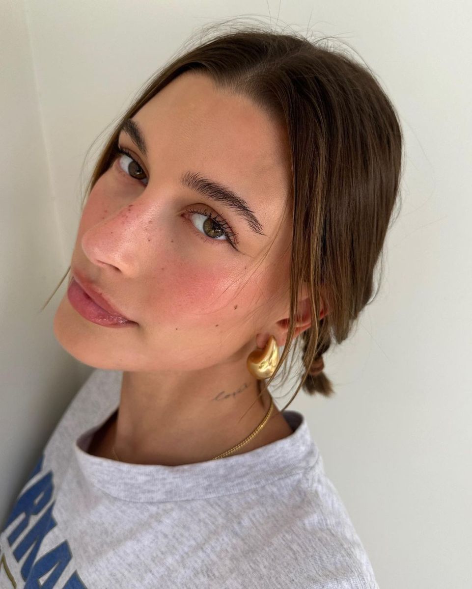 Hailey Bieber Snags Attention With Her Maternity Style (Photo) 2
