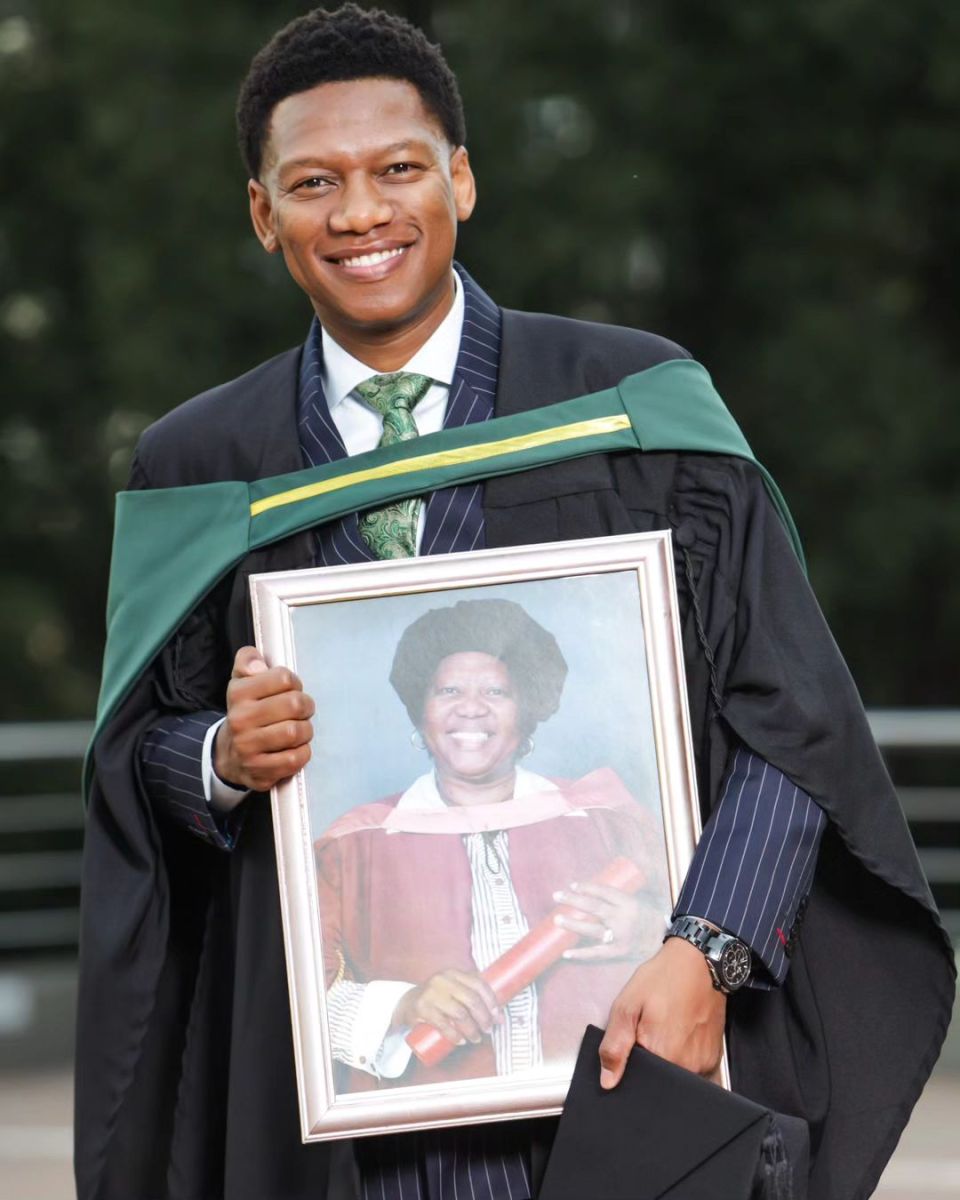 Proverb Honors Late Mother And Supportive Father In Heartfelt Graduation Celebration 4