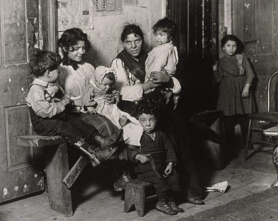 Lewis Hine photo: An Italian Home Near Hull House, 1910