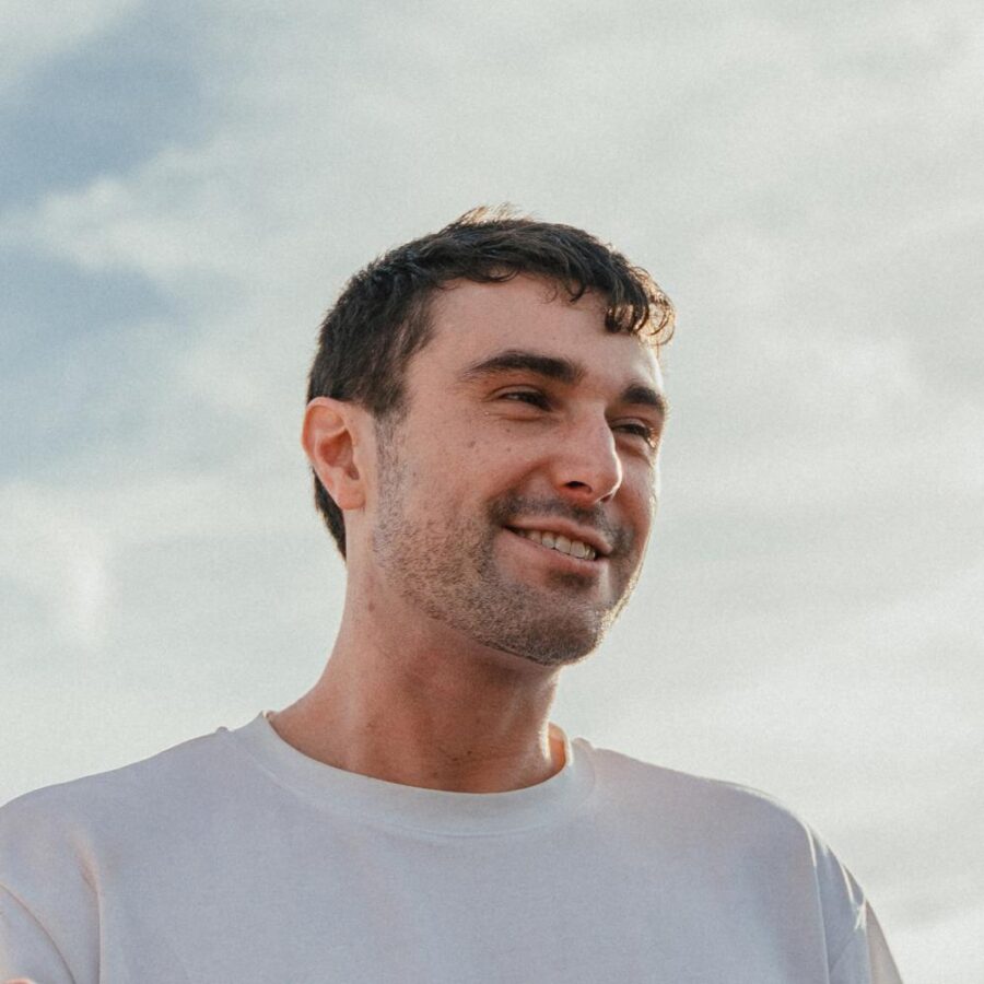 House Music 2025: The 20 Artists Defining the Dancefloor (So Far)